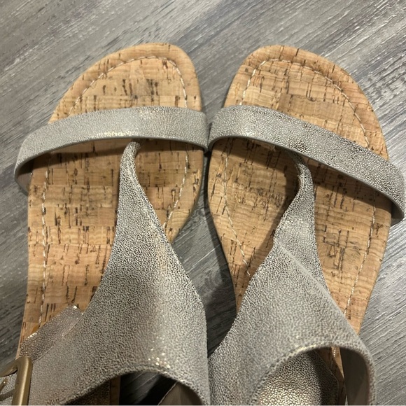 Donald J. Pliner Donnima Metallic Wedge Sandals - Picture 6 of 8